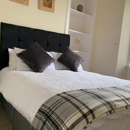 Clyde Hub Apartment โกร็อค ภายนอก รูปภาพ