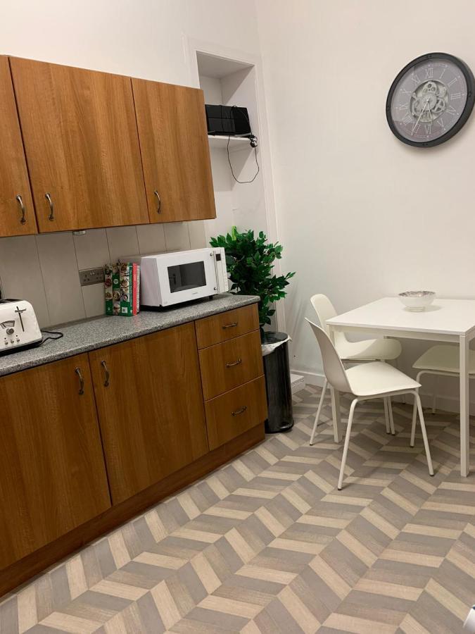 Clyde Hub Apartment โกร็อค ภายนอก รูปภาพ